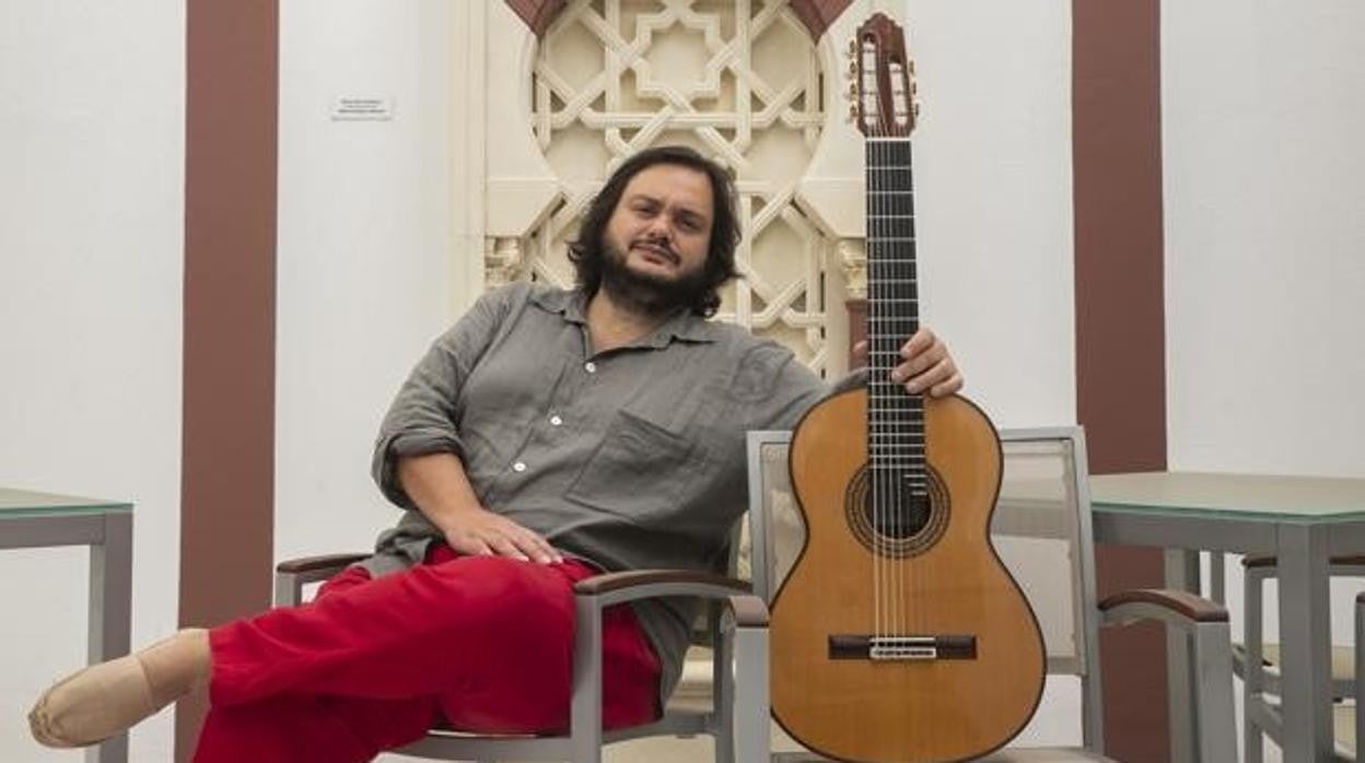 Yamandu Costa con la guitarra de 7 cuerdas