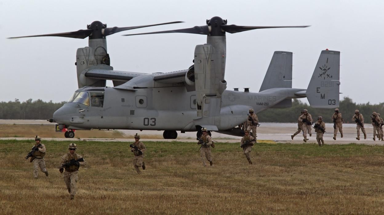 Militares españoles y norteamericanos realizan un ejercicio conjunto en la Base Aérea de Morón