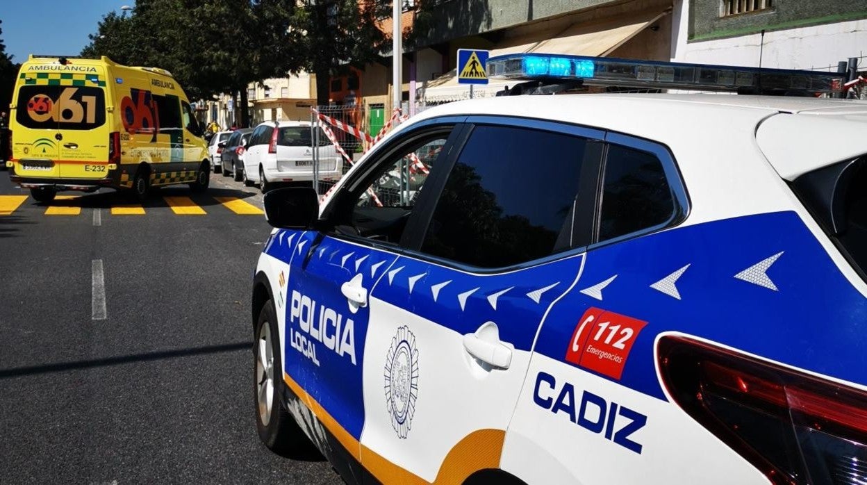 Herida grave en un accidente en un paso de peatones en la avenida de la Sanidad Pública de Cádiz