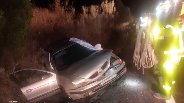 Accidente de tráfico por la salida de un turismo en la provincia de Cádiz