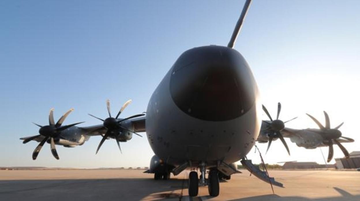 Aterriza en la Base Naval de Rota un avión militar estadounidense con 400 refugiados afganos
