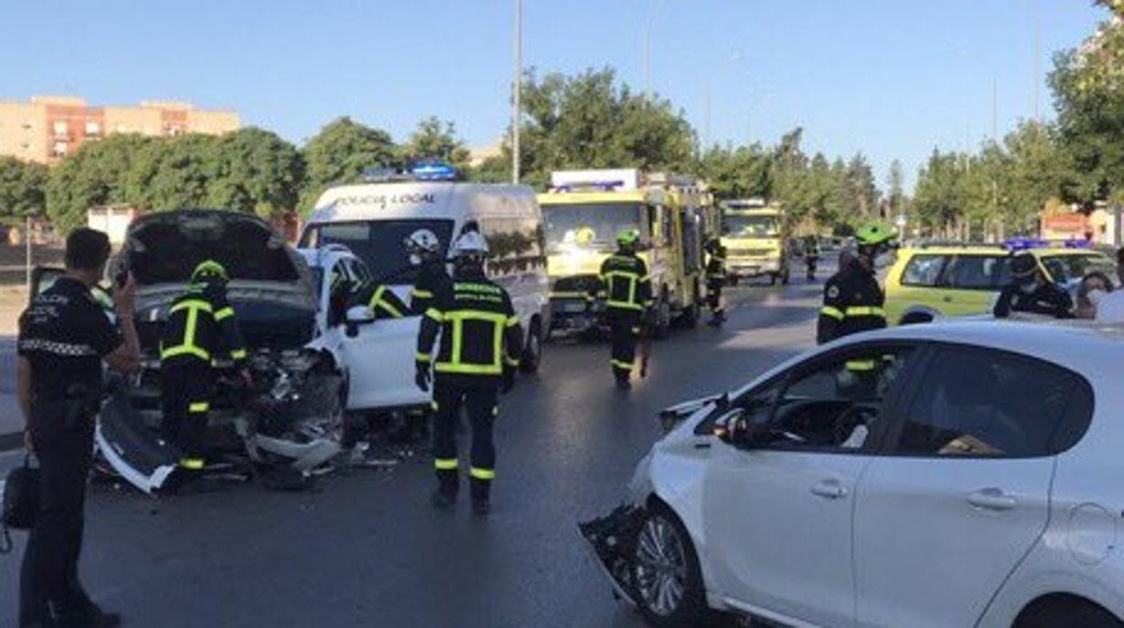 Accidente en Jerez: Choque frontal de dos turismos con una mujer herida traslada al hospital