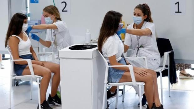 La tasa de contagio más alta de Sevilla se da entre los jóvenes de 12 a 19 años