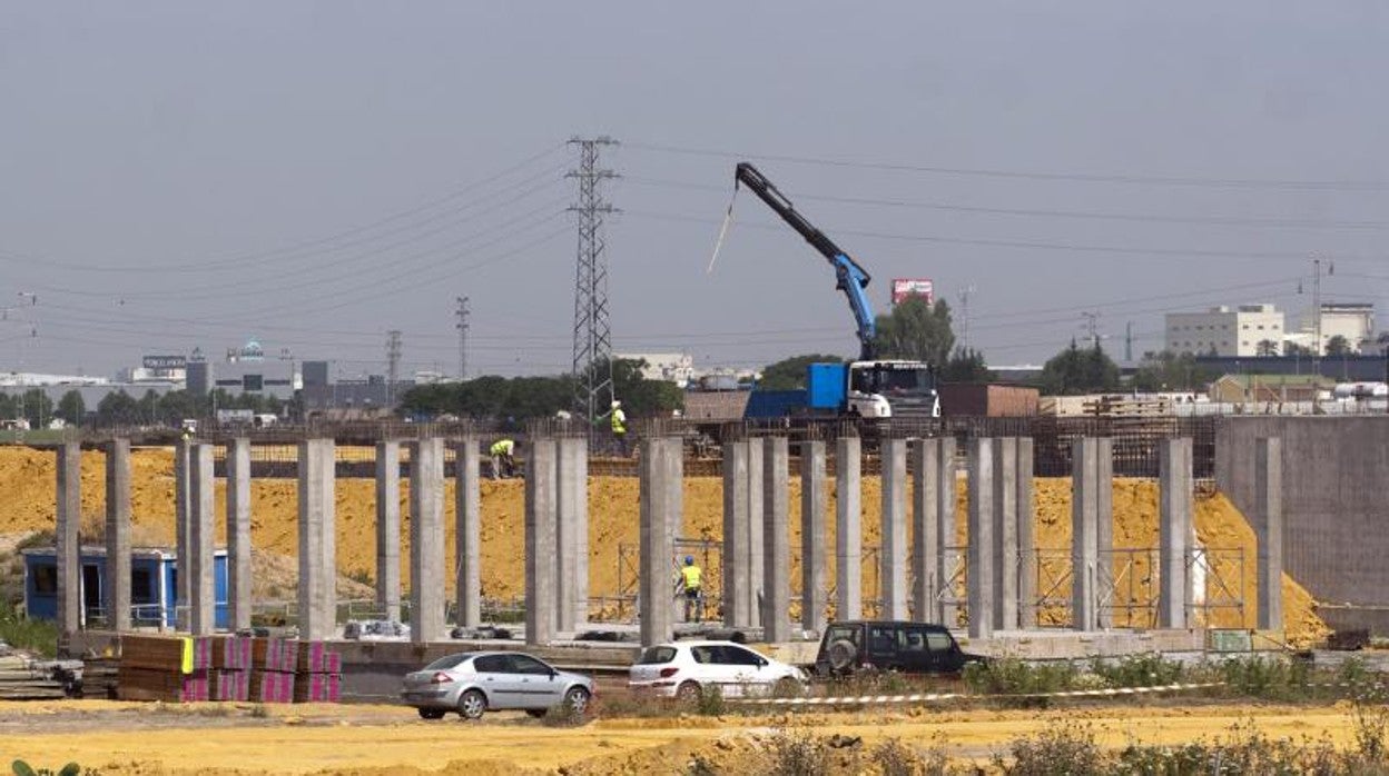 Un tramo en obras del tranvía de Alcalá