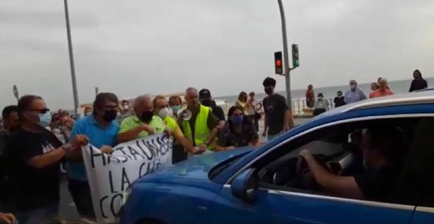 Tensión en la manifestación por la peatonalización de la calle Marianista Cubillo