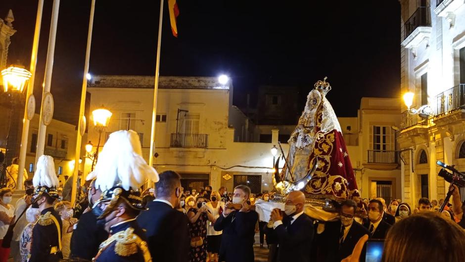 Vídeo: El Puerto se echa a la calle para recibir de nuevo a la Virgen de los Milagros