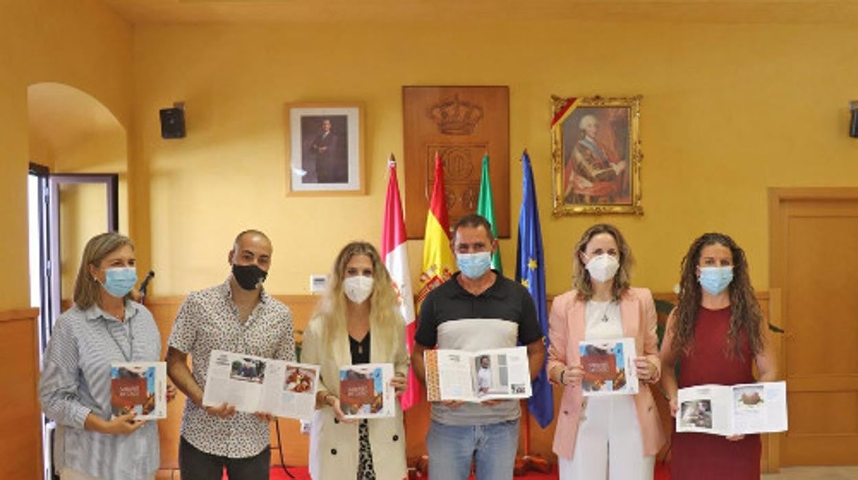 Una publicación profundiza en la producción de miel natural en Prado del Rey y su comarca