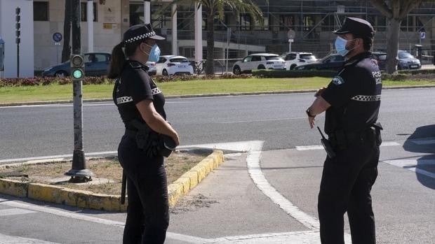 Denunciado por conducir a gran velocidad, saltándose semáforos en rojo y drogado por Cádiz