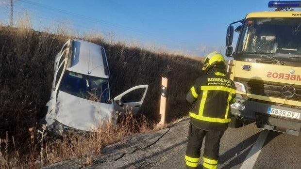 Un coche tiene un accidente y se sale de la carretera en Villamartín