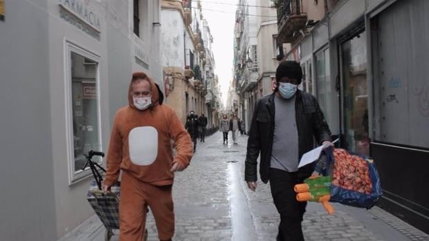 'Aguantando er tipo', un documental para mostrar el carnaval callejero de Cádiz en el año de la pandemia