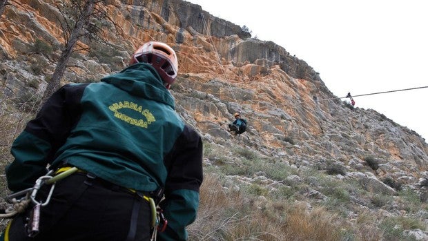 Rescatan a un ciclista en un paraje de difícil acceso cerca del embalse de El Gergal