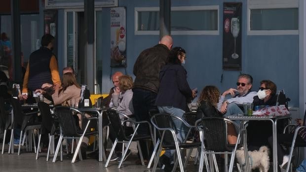 Medidas Covid en Cádiz: Bares y restaurantes sin limitaciones de horarios y aforos