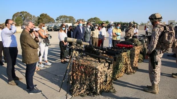 El Tercio de Armada de San Fernando recibe la visita del Curso de Defensa Nacional