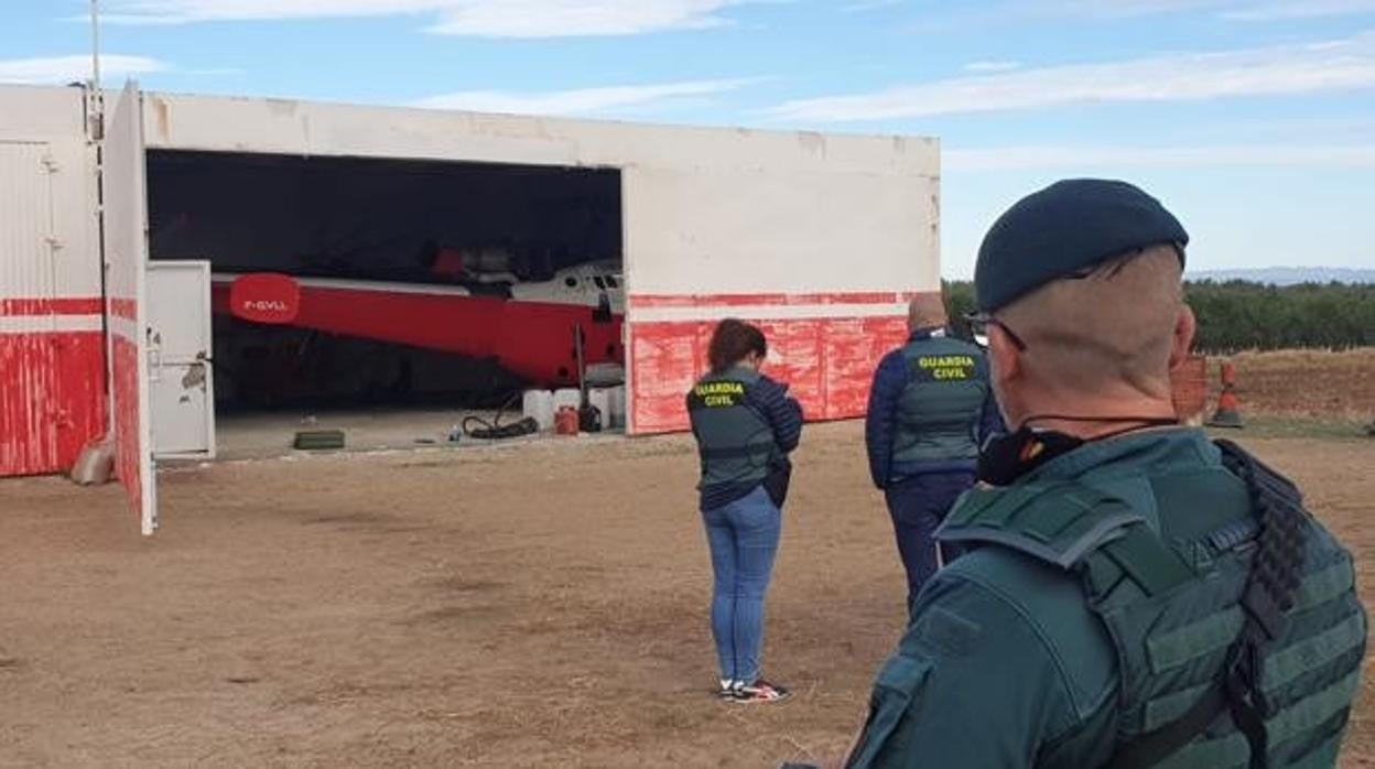 Las aeronaves estaban dentro de dos modestos hangares del aeródromo de Fuentes de Andalucía