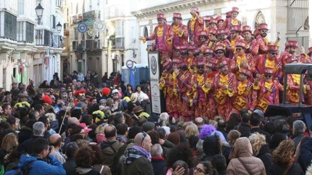 La oposición amenaza con tumbar el cambio del día festivo de Carnaval al mes de junio