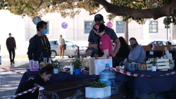 Comienza en Cádiz el rodaje de 'The Crown', que resucita al hospital de Mora