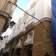 Fachada recuperada de la casa-palacio en Sagasta y Callejón del Tinte.