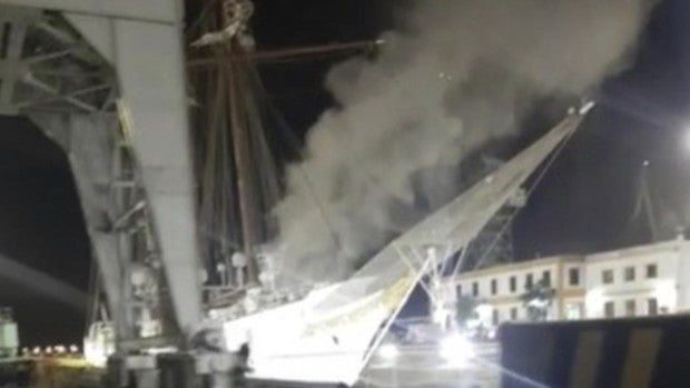 La chispa de una soldadura originó el incendio del buque Juan Sebastián de Elcano