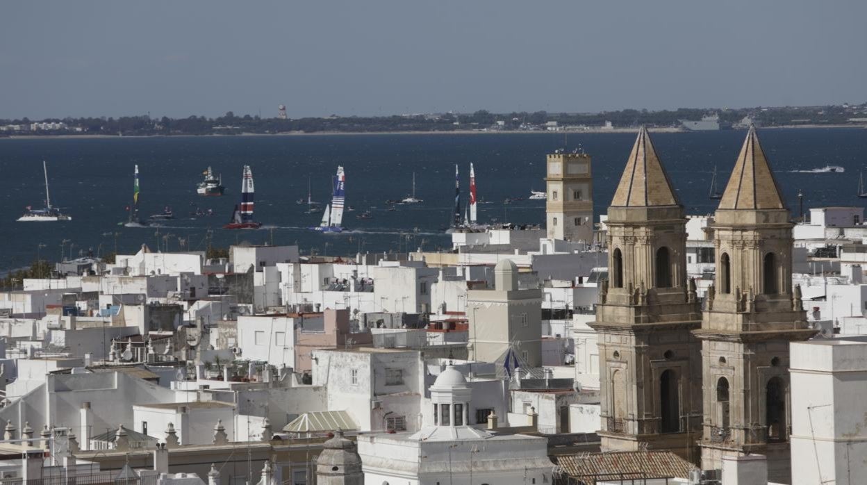 La SailGP, vista desde la Torre Tavira.
