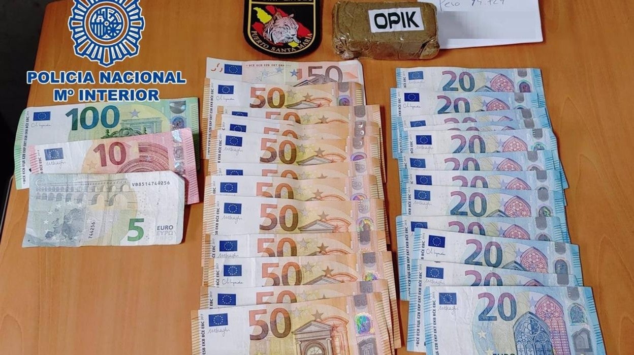 Detenidos en El Puerto con una pastilla de hachís de más de 100 gramos y más de 1.000 euros