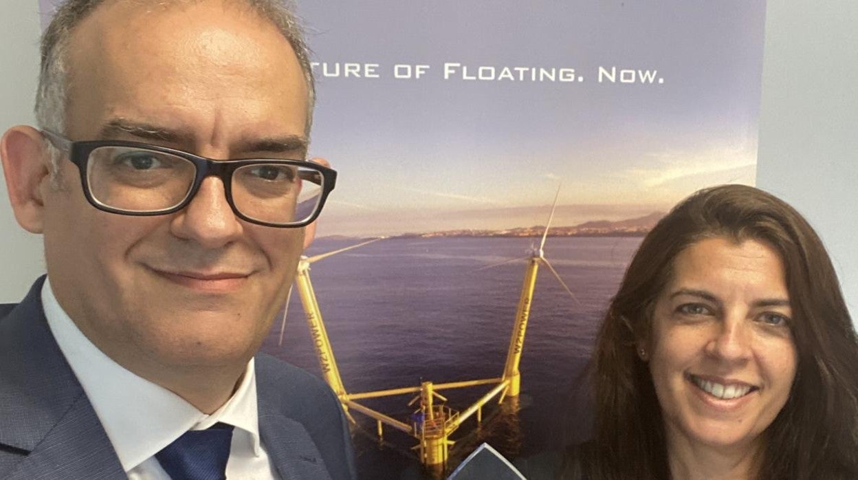 Los hermanos gaditanos Pedro y Anabel Mayorga, CEO y directora de operaciones de EnerOcean, con el premio Atlantic Project Awards 2020.