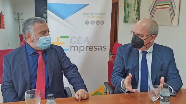 La Junta apremia a los empresarios de Cádiz para que soliciten ayudas para reactivar sus negocios