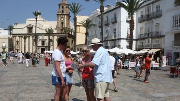 Cádiz capital, con una ocupación del 94 por ciento, fue la localidad que mayor afluencia tuvo en el Pilar