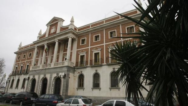 El Ayuntamiento de Cádiz pide a la Junta que se ponga «manos a la obra» para descatalogar la Aduana