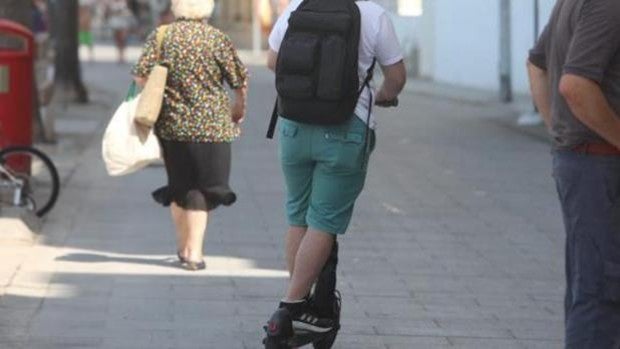 La campaña de control de patinetes eléctricos en Cádiz se amplía hasta el 7 de noviembre