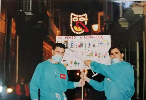 Anticipándose a las mascarillas, con Juan Ramón Torres, en el 94, con 'Un peaso congreso', primero premio del 94.