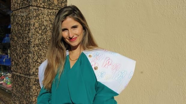 Clara Aquino, la enfermera utrerana que sueña con convertirse en diseñadora de moda