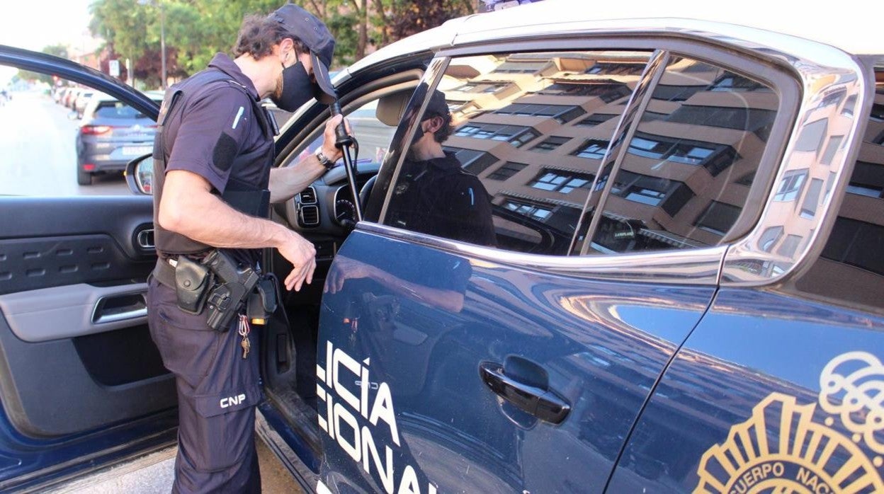 La Policía auxilia a un matrimonio de avanzada edad tras sufrir un accidente en su casa de Jerez