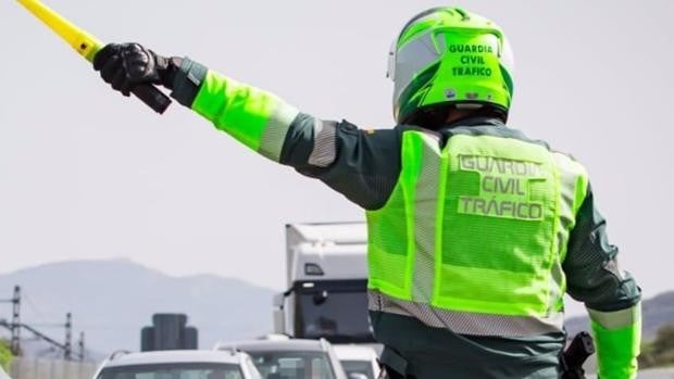 Muere un motorista tras salirse de la vía y caer desde un puente a un río en Benalup