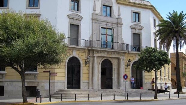 TSJA rebaja un año la pena de cárcel a un condenado a 16 años por violación y maltrato a su pareja