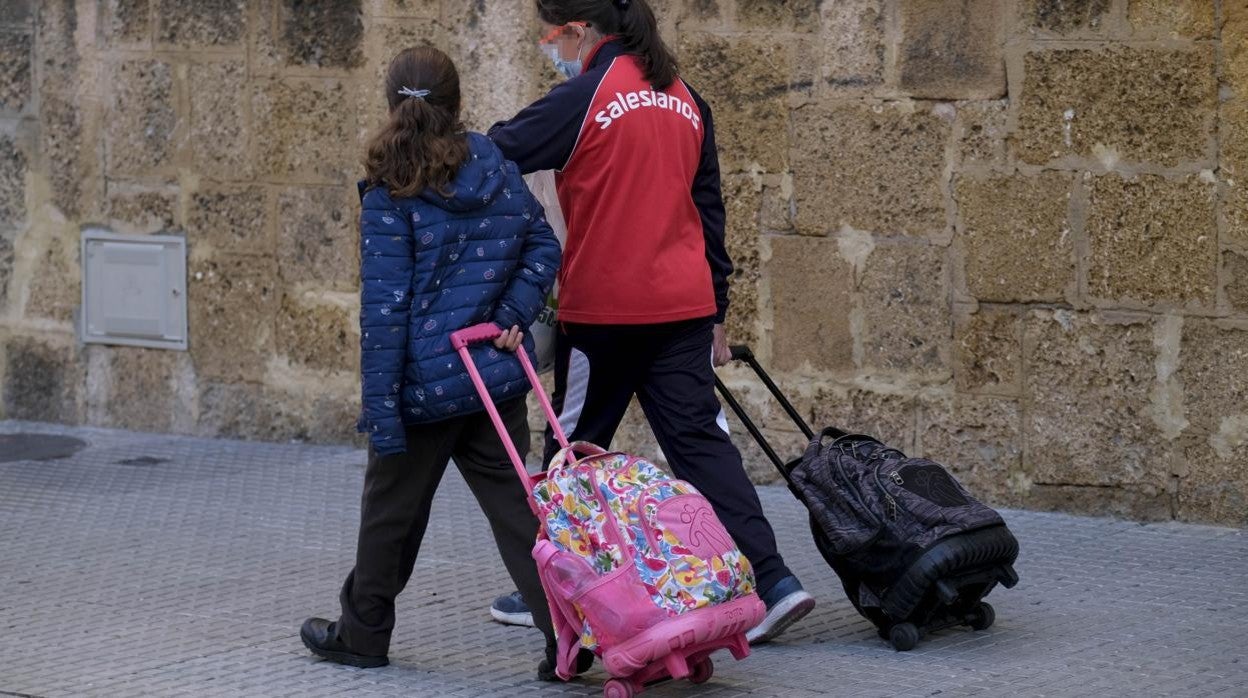 Los consejos de la DGT para ir al cole: a pie y respetando las normas