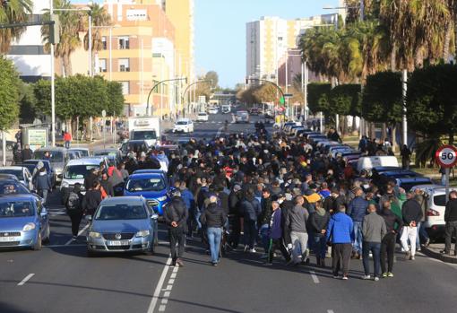 Caos circulatorio en Cádiz por el movimiento de los piquetes en la huelga