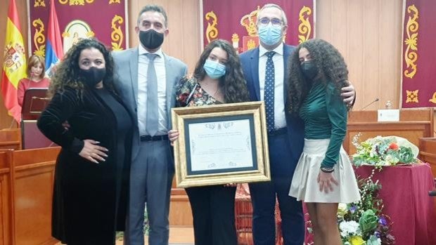 La joven cantaora Reyes Carrasco, nombrada Hija Predilecta de Los Palacios y Villafranca