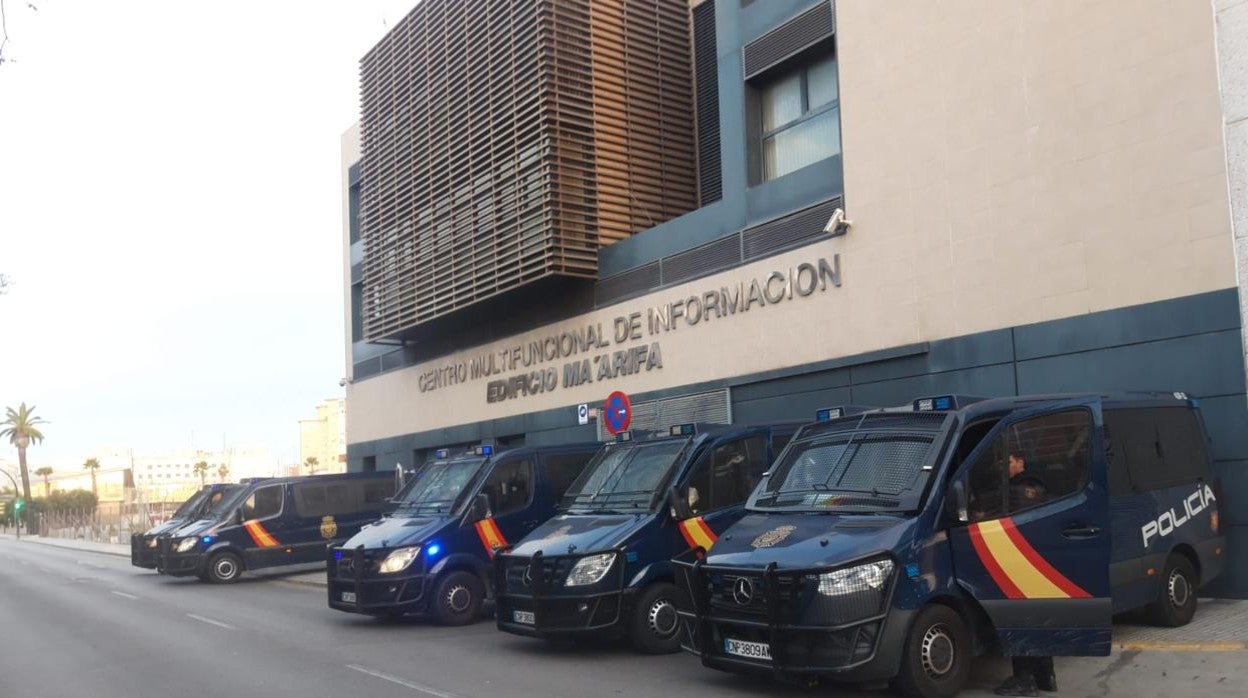 La Policía ha acordonado la sede de lapatronal en Cádiz