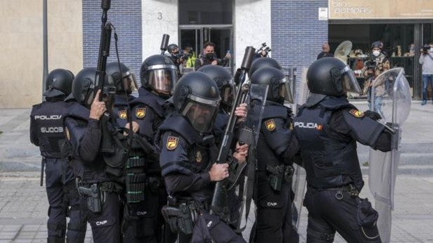 Abascal reivindica la reindustrialización de Cádiz y critica la «represión» de Marlaska