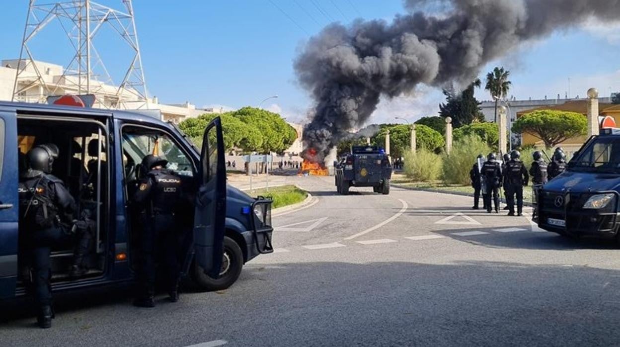 Tanquetas de la policía en Cádiz