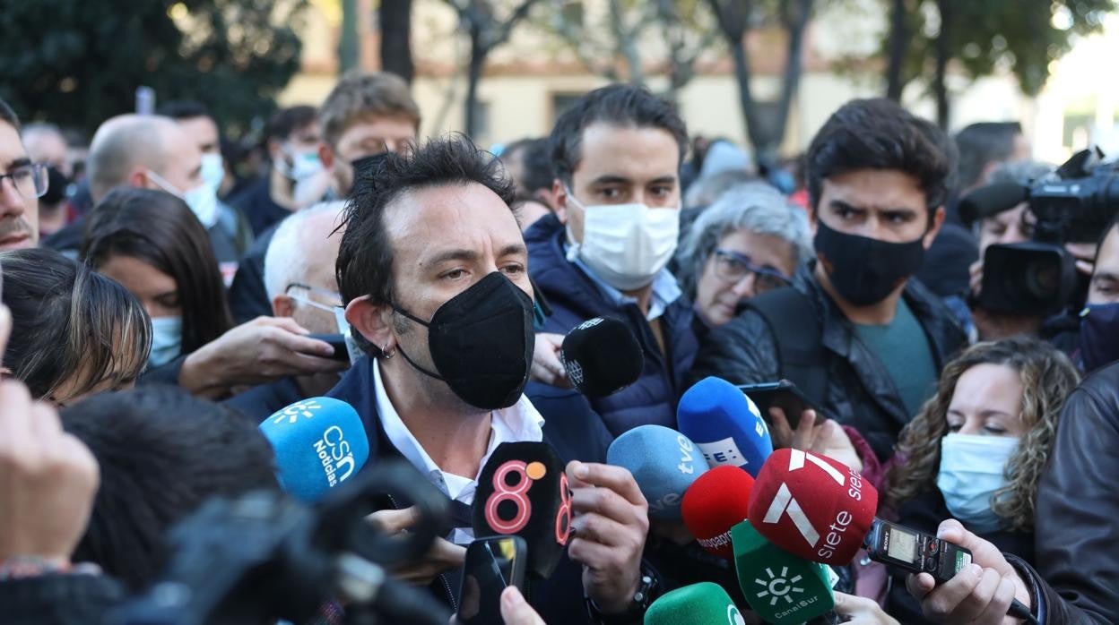 Kichi, alcalde de Cádiz, en la manifestación celebrada este martes en la ciudad.