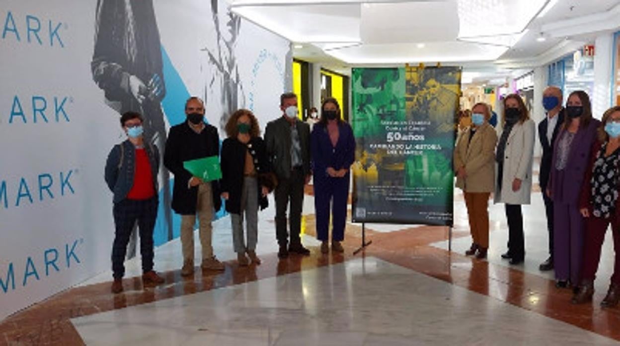 Bahía Sur acoge desde este jueves la exposición &#039;50 años cambiando la historia del cáncer&#039;, de la AECC