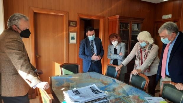 Visita a la Zona Franca de Cádiz de la delegada de Tenerife y el presidente del puerto tinerfeño