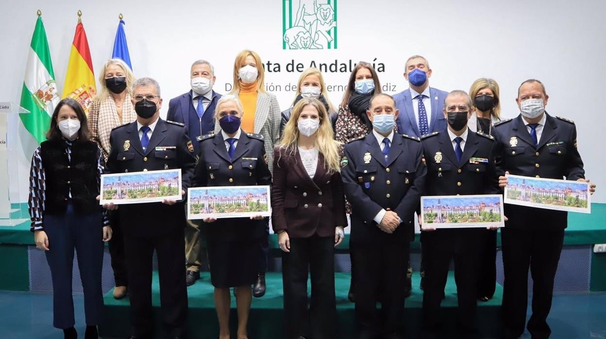 La Junta homenajea a policías nacionales de la Unidad Adscrita a Cádiz por la labor realizada