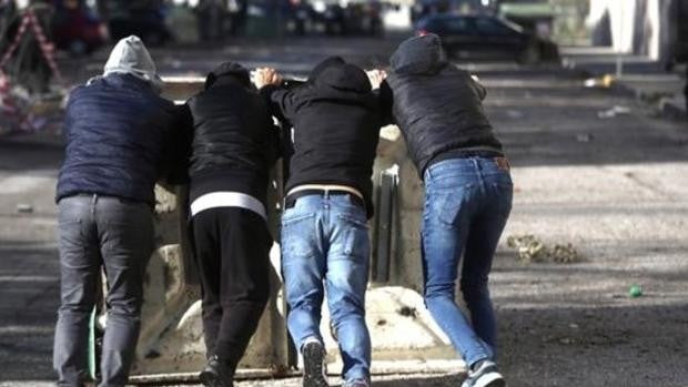 Un condenado por homicidio y un preso por robo, entre los detenidos por los disturbios de la huelga del metal en Cádiz