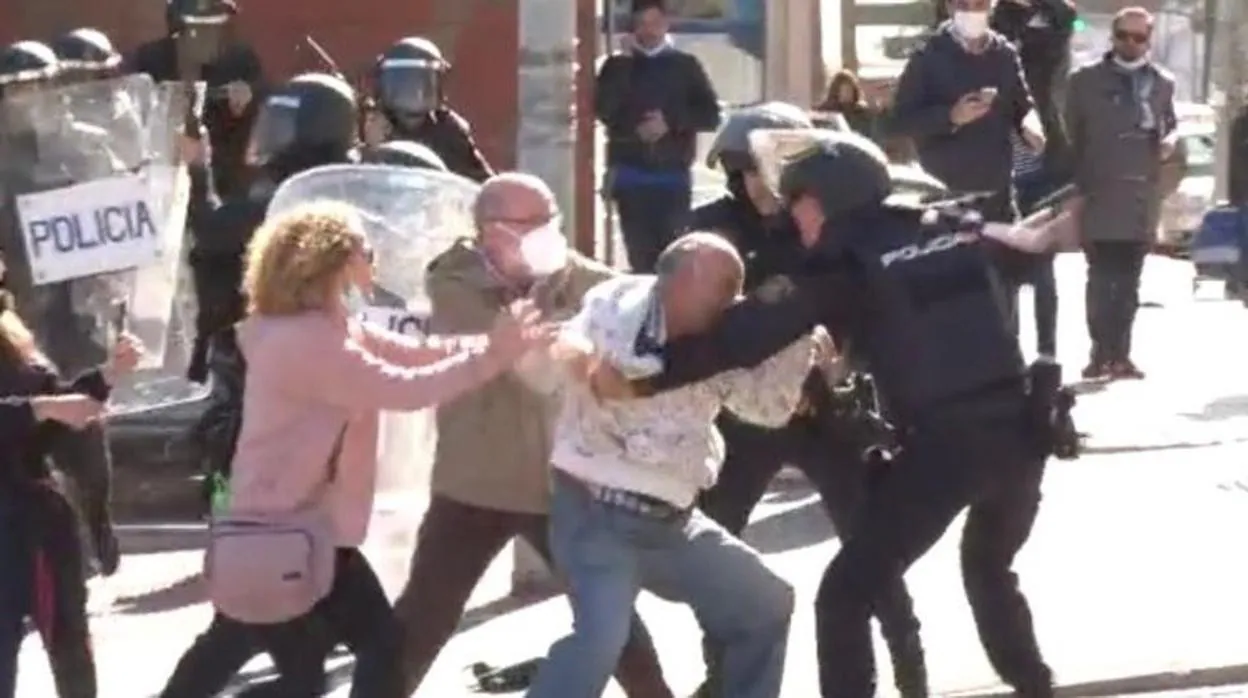 El detenido en Cádiz por los disturbios en la huelga del metal es quien agredió a un policía