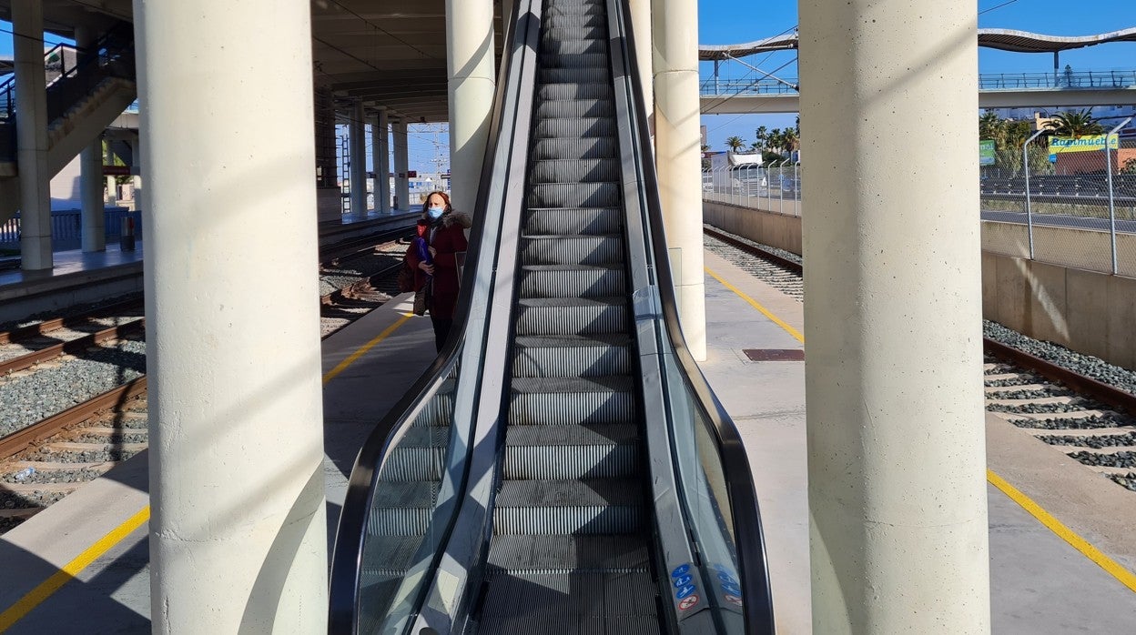 AICA cuestiona las mejoras de accesibilidad en la estación de Bahía Sur