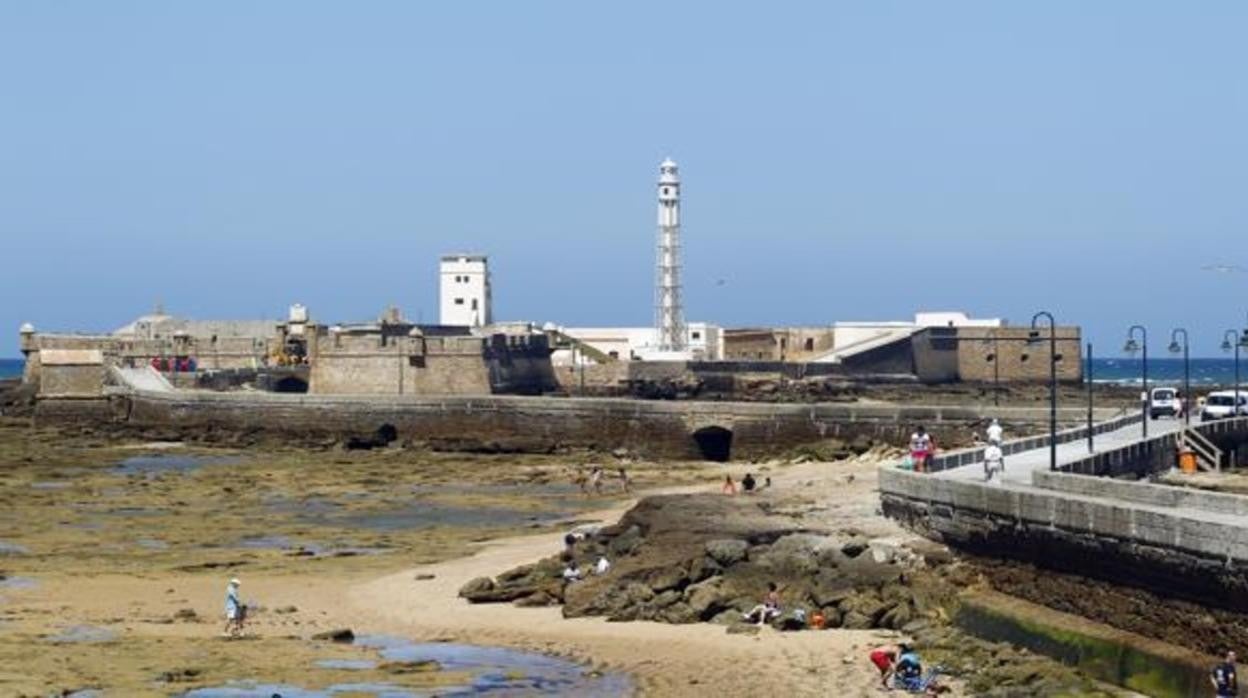 Entorno del Castillo de San Sebastián, en el que fue encontrado el cuerpo en la tarde del domingo.