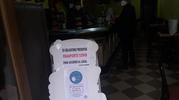 El pasaporte Covid en Andalucía ya es obligatorio en bares y locales de ocio ¿también en las terrazas?