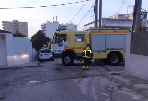 Aparatoso incendio sin heridos en la calle Guinda de El Puerto